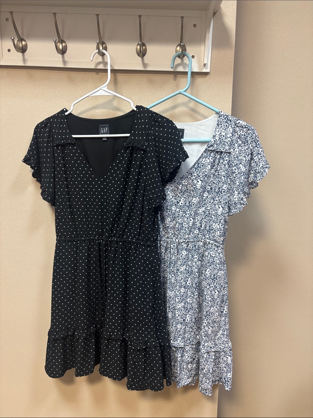 GAP W’s XS Petite Black Polka Dot & Light Blue Floral Flutter Sleeve Dresses